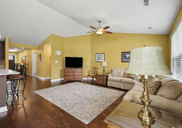 Photo 3 of Townhouse for sale at 10414 Red Rock Pl, Dyer, IN 46311 | MLS# 847521 | Listing updated on 2026-10-29
