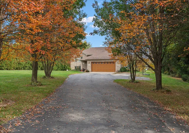 Photo 1 of Single family home for sale at 261 S 150 East, Valparaiso, IN 46383 | MLS# 847516 | Listing updated on 2026-10-29