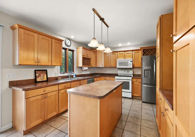 Photo 3 of Single family home for sale at 261 S 150 East, Valparaiso, IN 46383 | MLS# 847516 | Listing updated on 2026-10-29