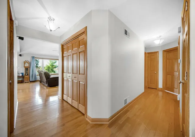 Photo 4 of Townhouse for sale at 9770 Hart St, Saint John, IN 46373 | MLS# 847535 | Listing updated on 2026-10-29