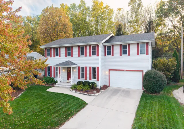 Photo 1 of Single family home for sale at 1241 Lisa Ln, Schererville, IN 46375 | MLS# 847531 | Listing updated on 2026-10-30