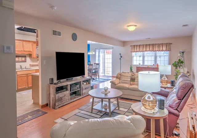 Photo 4 of Townhouse for sale at 1225 W 95th Avenue, Crown Point, IN 46307 | MLS# 847624 | Listing updated on 2026-10-31