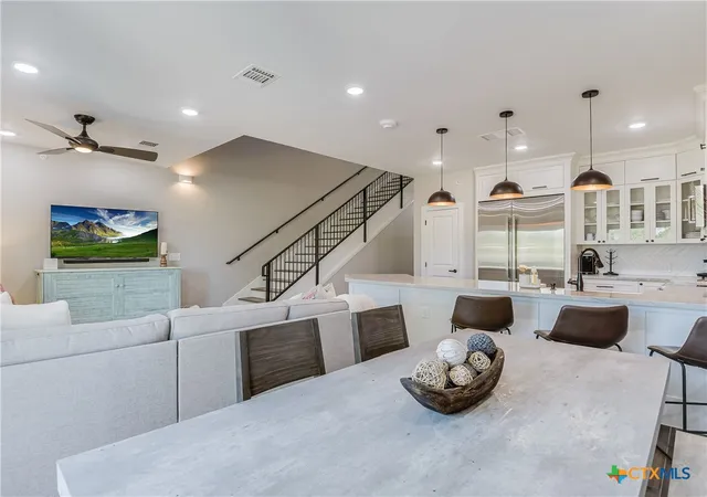 2nd image of 1228 Ervendberg Ave #304, New Braunfels, TX 78130 | MLS# 536019