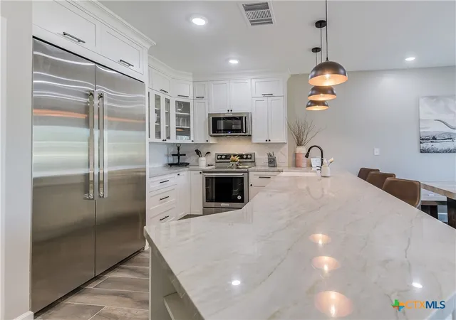 4th image of 1228 Ervendberg Ave #304, New Braunfels, TX 78130 | MLS# 536019