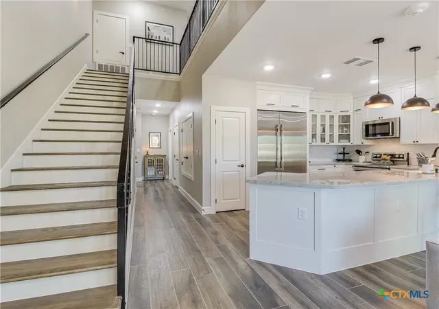 5th image of 1228 Ervendberg Ave #304, New Braunfels, TX 78130 | MLS# 536019