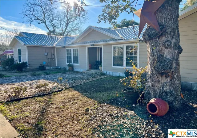 1st image of 402 Dunn St, Yoakum, TX 77995 | MLS# 536254