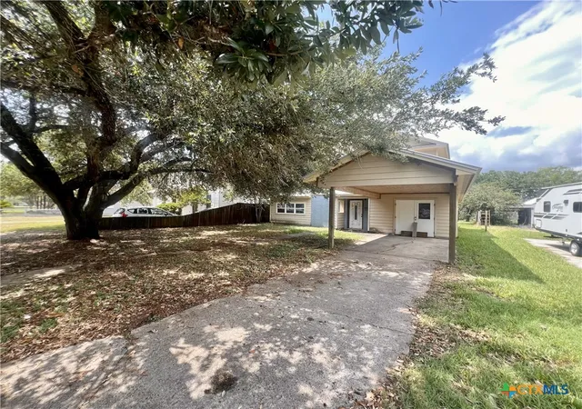 Homes for sale in Cuero, TX | 305 E Second St, Cuero, TX 77954 | MLS# 547752