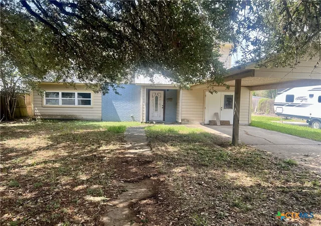 Homes for sale in Cuero, TX | 305 E Second St, Cuero, TX 77954 | MLS# 547752