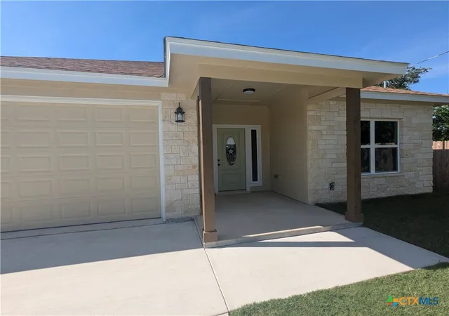 Homes for sale in Lampasas, TX | 1704 E Avenue G, Lampasas, TX 76550 | MLS# 548809