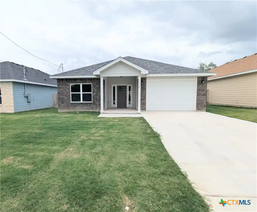 Photo 1 of Single family home for sale at 1708 E Ave G, Lampasas, TX 76550 | MLS# 548925 | Listing updated on 2026-10-16