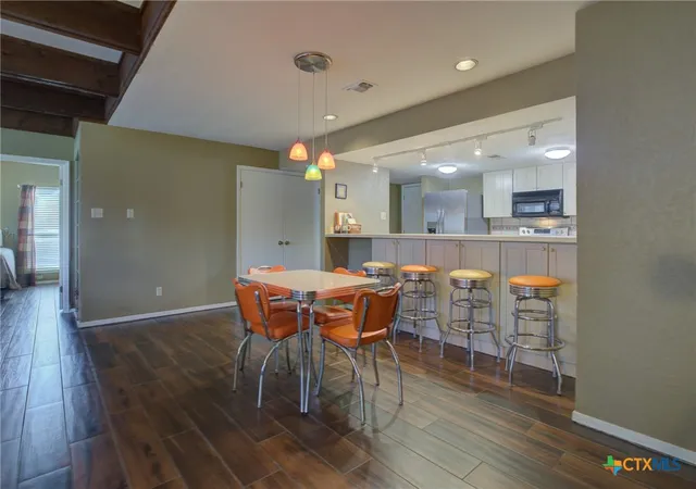 Listing Photo 5 - Condo for sale in building located at 211 T Bar M Dr, New Braunfels, TX 78132