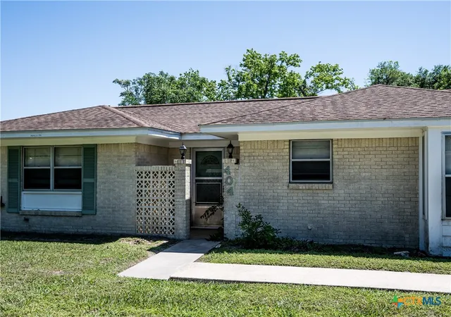 Homes for sale in Victoria, TX | 404 Rhodes, Victoria, TX 77904 | MLS# 566153