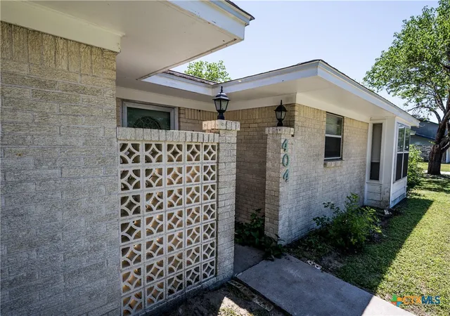 3rd image of 404 Rhodes, Victoria, TX 77904 | MLS# 566153