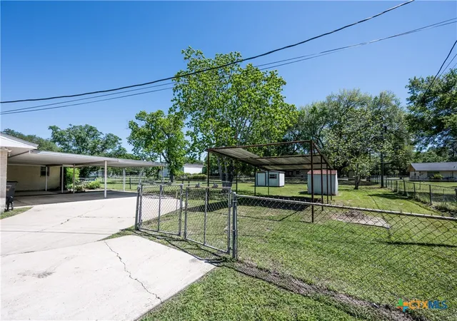 4th image of 404 Rhodes, Victoria, TX 77904 | MLS# 566153