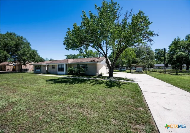 5th image of 404 Rhodes, Victoria, TX 77904 | MLS# 566153