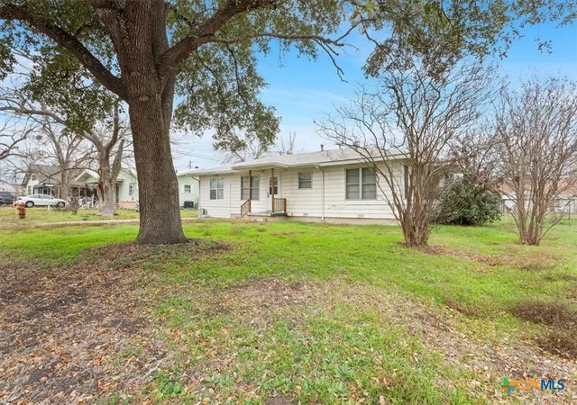 3rd image of 320 E Davilla St, Bartlett, TX 76511 | MLS# 567029