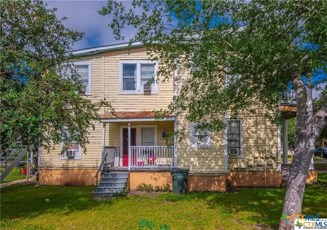 4th image of 311 E Live Oak St, Seguin, TX 78155 | MLS# 566972