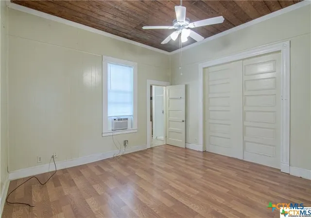 5th image of 311 E Live Oak St, Seguin, TX 78155 | MLS# 566972