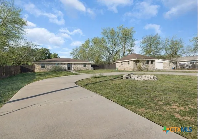 Photo 3 of Single family home for sale at 801 E 1/2 Ave C, Lampasas, TX 76550 | MLS# 568128 | Listing updated on 2026-07-31