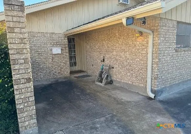 3rd image of 727 Brookhollow Dr, Port Lavaca, TX 77979 | MLS# 568637