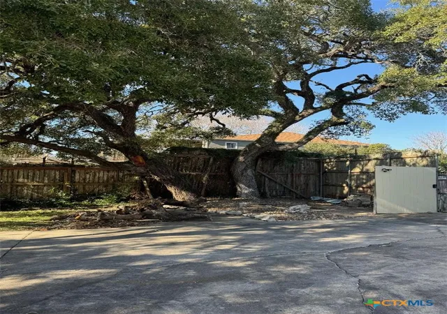 4th image of 727 Brookhollow Dr, Port Lavaca, TX 77979 | MLS# 568637