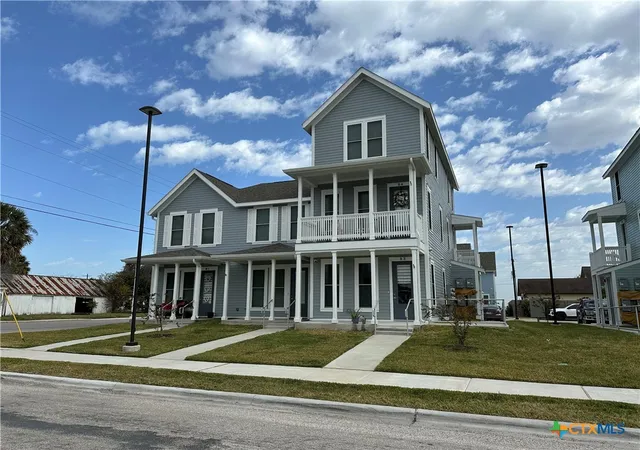 Photo 2 of House for sale at 401 S Commerce St, Port Lavaca, TX 77979 | MLS# 568163 | Listing updated on 2026-01-29
