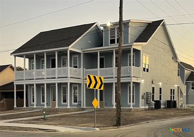 Photo 3 of House for sale at 401 S Commerce St, Port Lavaca, TX 77979 | MLS# 568163 | Listing updated on 2026-01-29