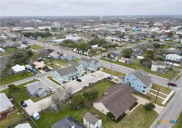 Photo 4 of House for sale at 401 S Commerce St, Port Lavaca, TX 77979 | MLS# 568163 | Listing updated on 2026-01-29