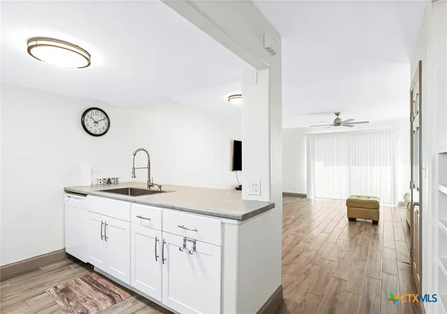 Listing Photo 3 - Condo for sale in building located at 2292 N Fulton Bch Rd, Rockport, TX 78382 - Unit #702