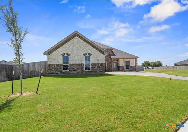 2nd image of 215 Overlook Trl, Copperas Cove, TX 76522 | MLS# 569452