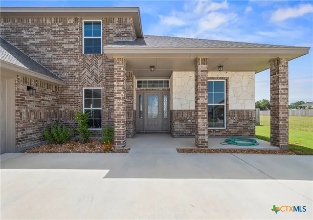 Photo 3 of Single family home for sale at 215 Overlook Trl, Copperas Cove, TX 76522 | MLS# 569452 | Listing updated on 2026-09-23