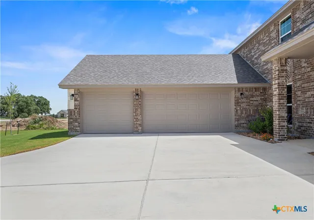 Photo 4 of Single family home for sale at 215 Overlook Trl, Copperas Cove, TX 76522 | MLS# 569452 | Listing updated on 2026-09-23