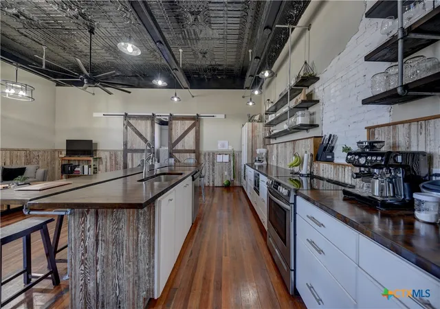 2nd image of 103 N Main #B, Moulton, TX 77975 | MLS# 573632