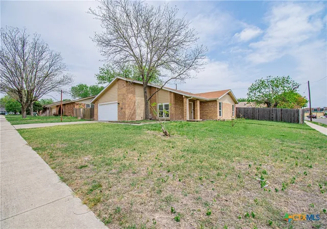 Photo 2 of Sale Pending at 2206 Grandon Cir, Killeen, TX 76541 | MLS# 574493 | Listing updated on 2025-10-09