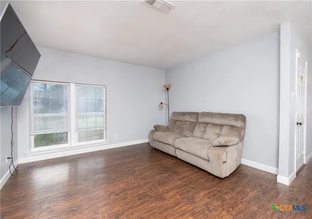 Photo 3 of Sale Pending at 2206 Grandon Cir, Killeen, TX 76541 | MLS# 574493 | Listing updated on 2025-10-09