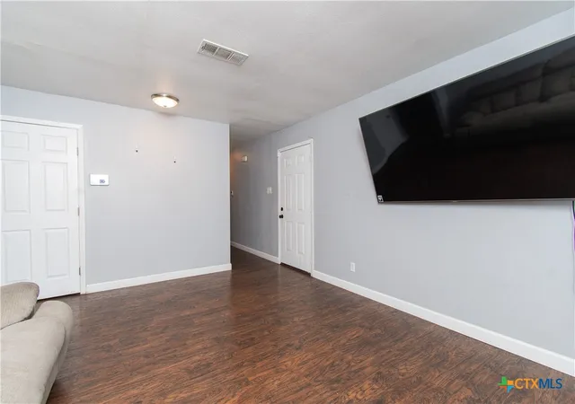 Photo 4 of Sale Pending at 2206 Grandon Cir, Killeen, TX 76541 | MLS# 574493 | Listing updated on 2025-10-09