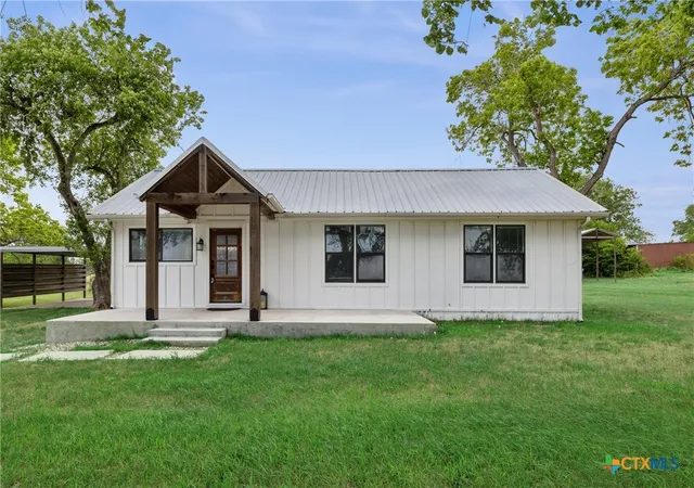 Homes for sale in Shiner, TX | 5530 Us Hwy 90a, Shiner, TX 77984 | MLS# 579226