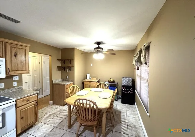 Photo 4 of Single family home for sale at 305 Ivy Ave, Luling, TX 78648 | MLS# 579802 | Listing updated on 2025-11-05
