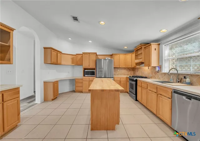 Photo 3 of Sale Pending at 105 Holman Cir, Gatesville, TX 76528 | MLS# 576434 | Listing updated on 2025-10-01