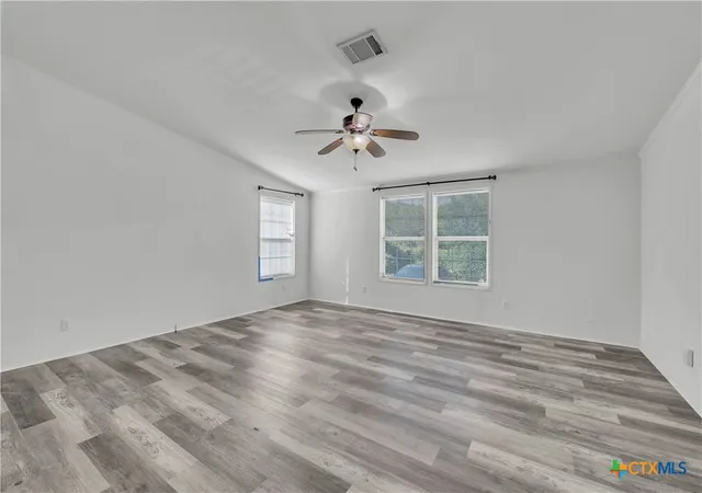 Photo 4 of Sale Pending at 105 Holman Cir, Gatesville, TX 76528 | MLS# 576434 | Listing updated on 2025-10-01