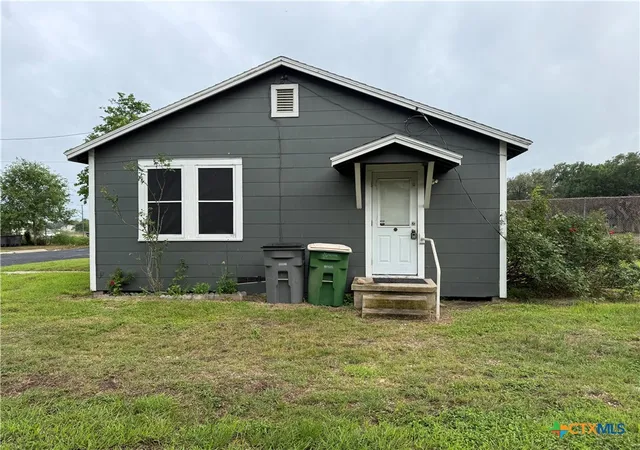 2nd image of 103 Avenue C, Victoria, TX 77901 | MLS# 578869