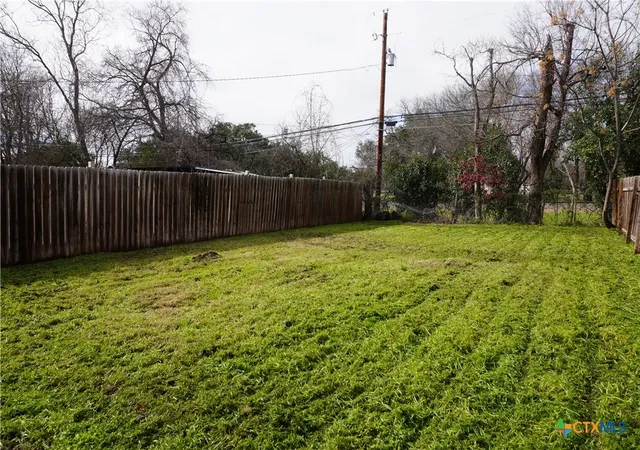 2nd image of 1005/1007 Haynes St, San Marcos, TX 78666