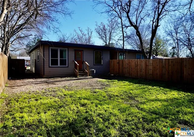 2nd image of 1017/1019 Haynes St, San Marcos, TX 78666
