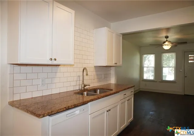 5th image of 1017/1019 Haynes St, San Marcos, TX 78666