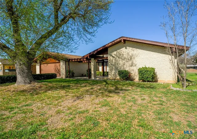 28th image of 106 Flamingo Cir, Marble Falls, TX 78654 | MLS# 580451