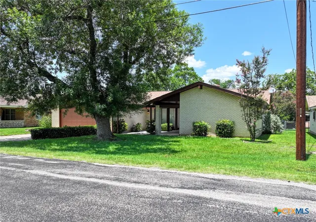 3rd image of 106 Flamingo Cir, Marble Falls, TX 78654 | MLS# 580451