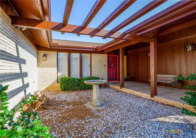 4th image of 106 Flamingo Cir, Marble Falls, TX 78654 | MLS# 580451