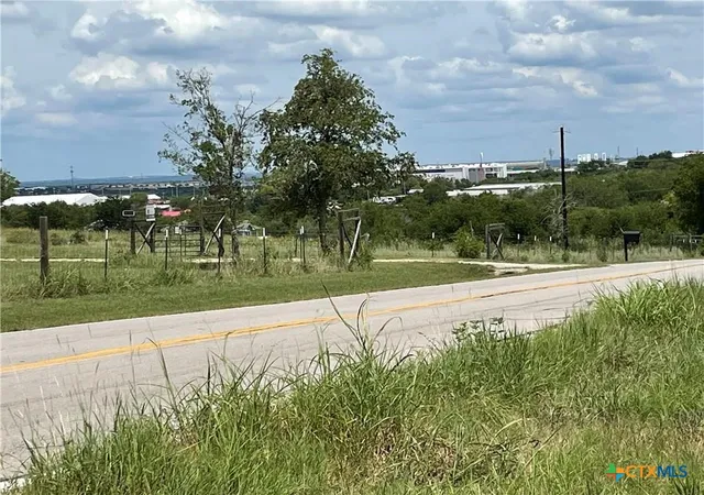 2nd image of 9025 Burklund Farms Rd, Del Valle, TX 78617 | MLS# 580849