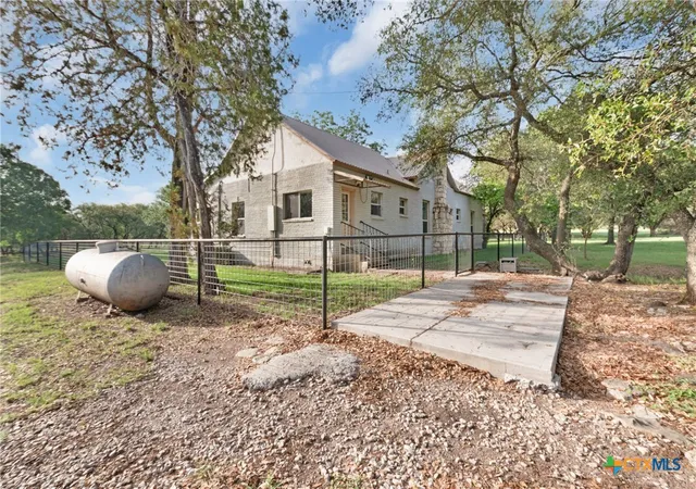 Homes for sale in Lampasas, TX | 4175 S Hwy 183, Lampasas, TX 76550 | MLS# 580886