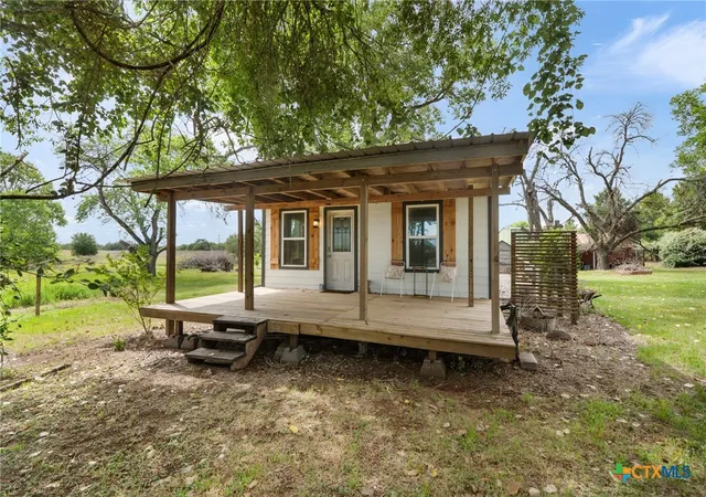 Homes for sale in Harwood, TX | 10843 Us Hwy 90, Harwood, TX 78632 | MLS# 581558